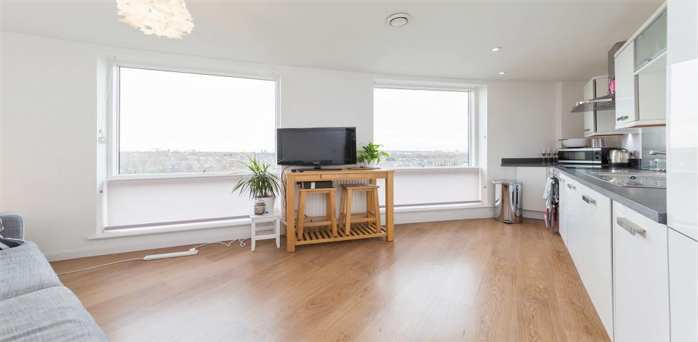 			1 Bedroom, 1 bath, 1 reception Apartment			 Banister Road, QUEENS PARK 